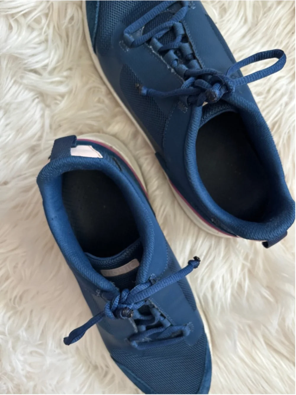 VIONIC Women's Fearless Sneaker in Dark Blue Berry size